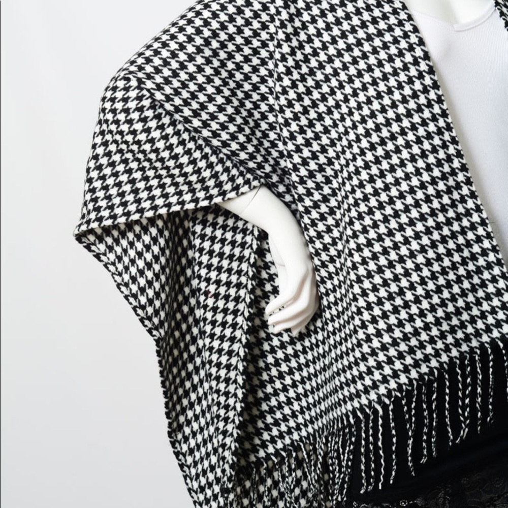 Houndstooth Ruana - Picture 6 of 6